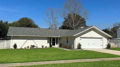 705 Swan Ln Photo 1
