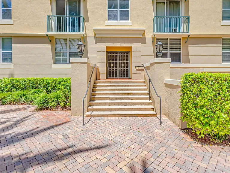 630 Sapodilla Ave #112 — Photo 50