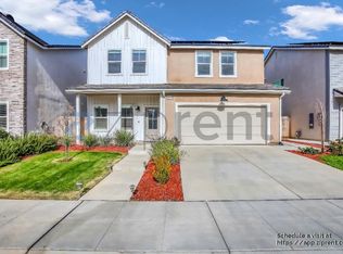 823 Blue Oak Ln W, Madera, CA 93636