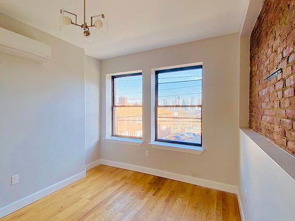 4th image of 45 Clifton Pl #22