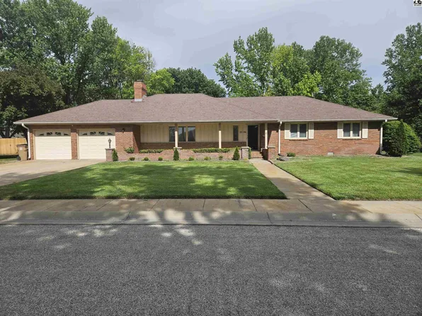 2506 Canterbury Dr, Hutchinson, KS 67502