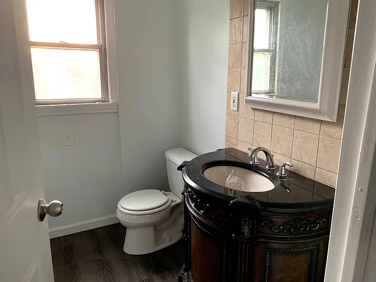 204 Marlborough Ave — Photo 7