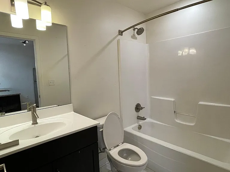 3 W 14th St #205 — Photo 2