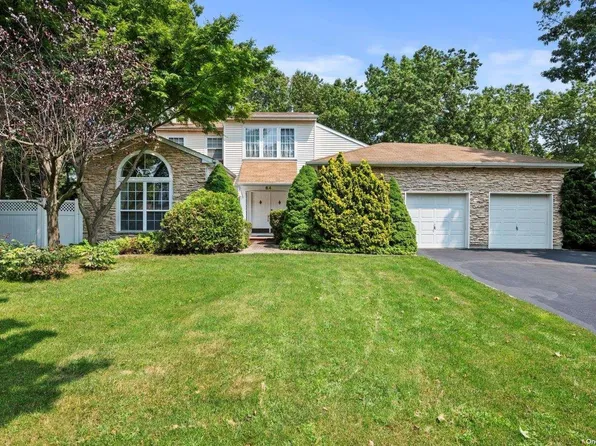 64 Arbor Field Way, Lake Grove, NY 11755