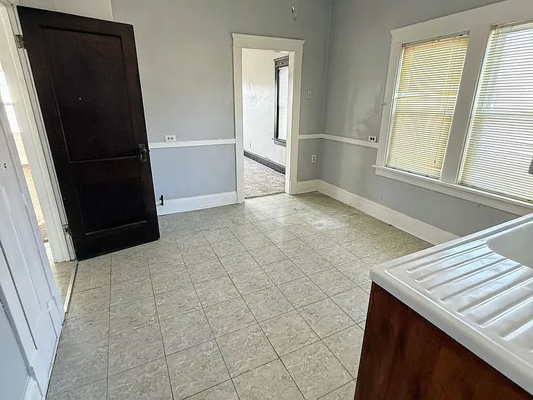951 Royal Rd — Photo 11