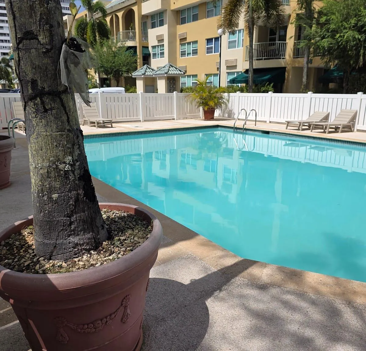 Point Lagoon Estates (Condominio) — Photo 1