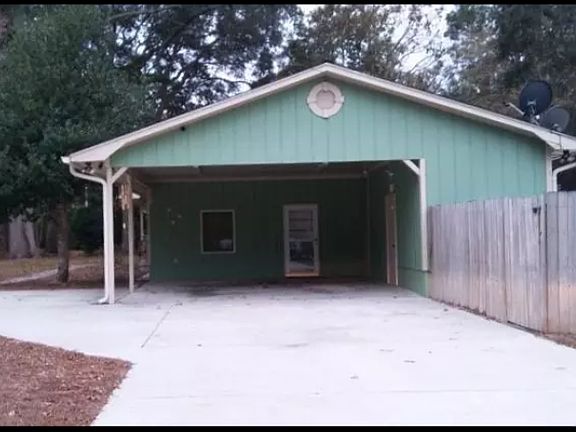 3rd image of 2302 Oakwood Dr