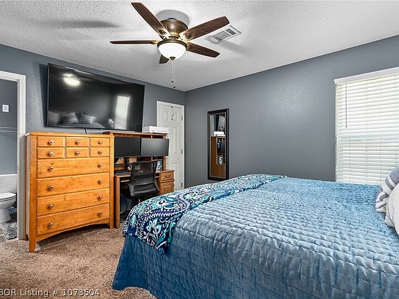 4th image of 609 S 38th St