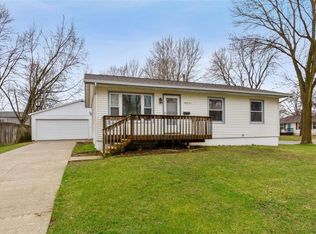 5651 Cedar Dr NW, Cedar Rapids, IA 52405
