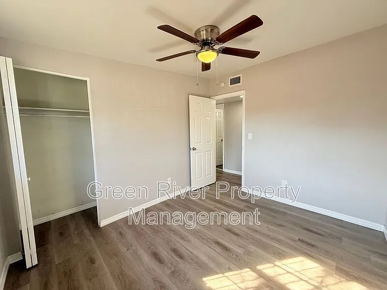 1033 Ake Ln — Photo 10