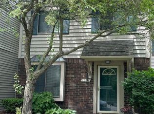 1594 Streamwood Ct, Rochester, MI 48309