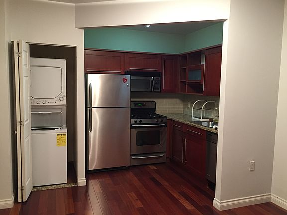 4th image of 3085 Vernon Blvd #4