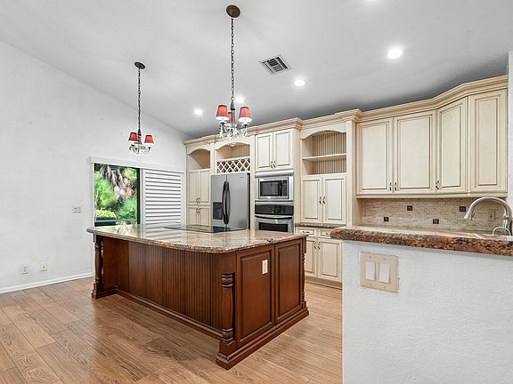 4th image of 9628 Honeybell Circle
