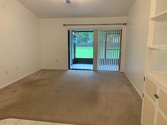 3rd image of 2912 Prince Oak Ct