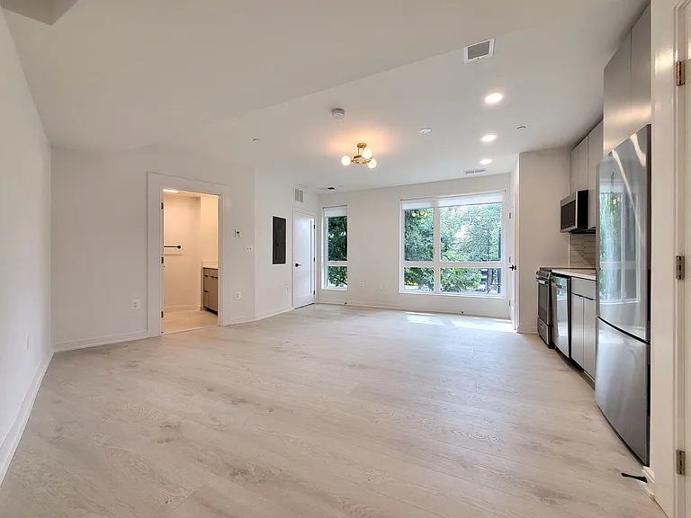 4710 41st St NW #201 — Photo 8
