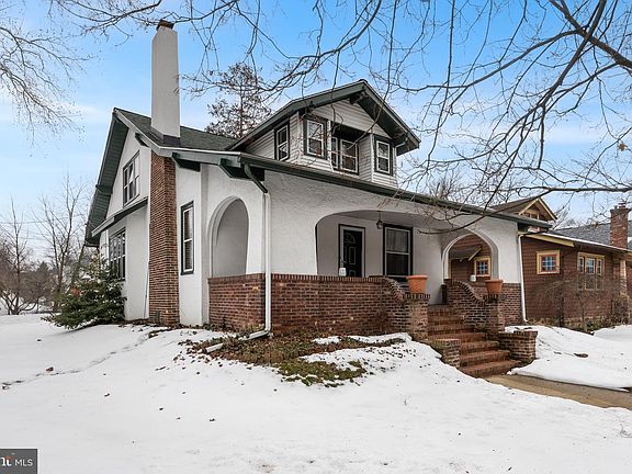 2nd image of 137 Leslie Ave