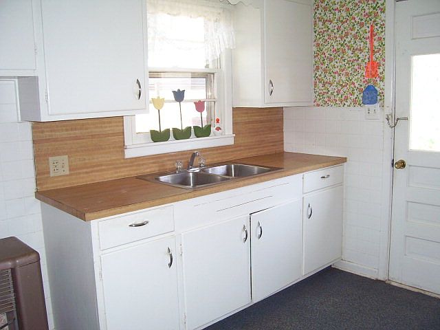 2nd image of 505 W 3rd St