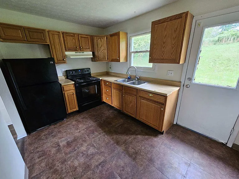 1231 Green Valley Dr — Photo 4