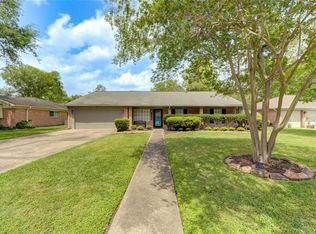 9534 Meadowglen Ln, Houston, TX 77063
