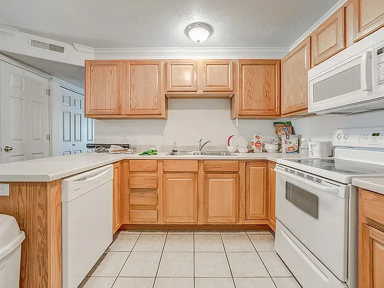 567 N University Ave #212 — Photo 5