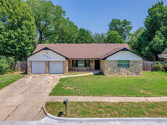 2nd image of 2325 Louise Ln