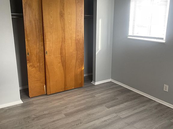 2nd image of 908 W Lake Ave #1