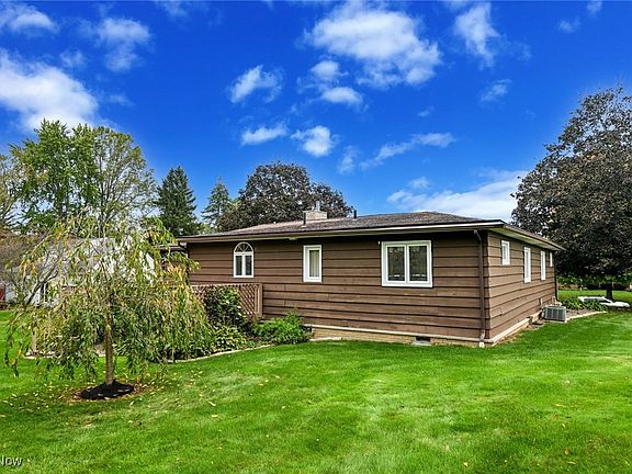 3rd image of 4554 Garrett Dr