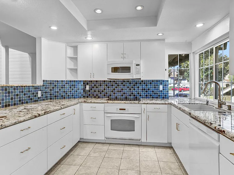 8177 Mission Vista Dr — Photo 13