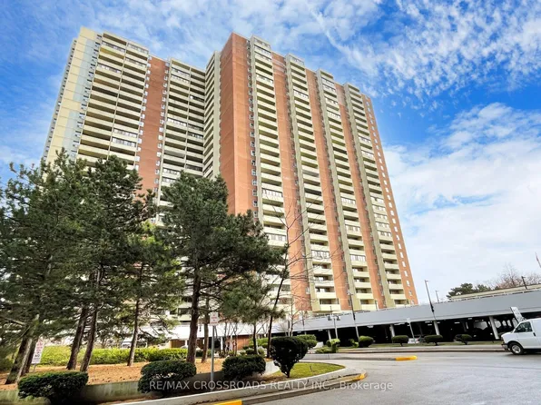 5 Massey Sq #Penthouse 18, Toronto, ON M4C 5L6