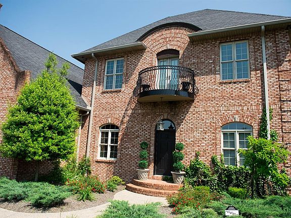 3rd image of 206 Heritage Way