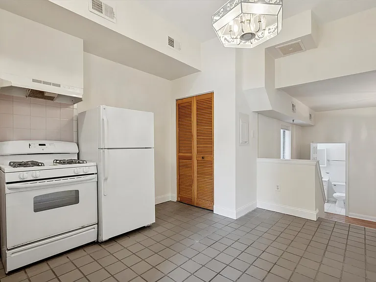 1601 Brown St #2 — Photo 6