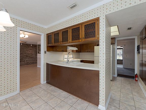 5th image of 3357 S PICKWICK Drive