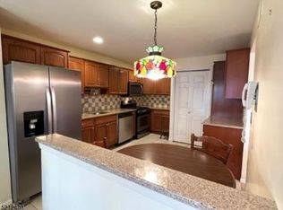 17 Jennifer Dr, East Hanover, NJ 07936
