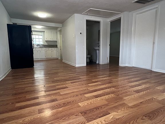 3rd image of 2142 Des Jardines St Front 1