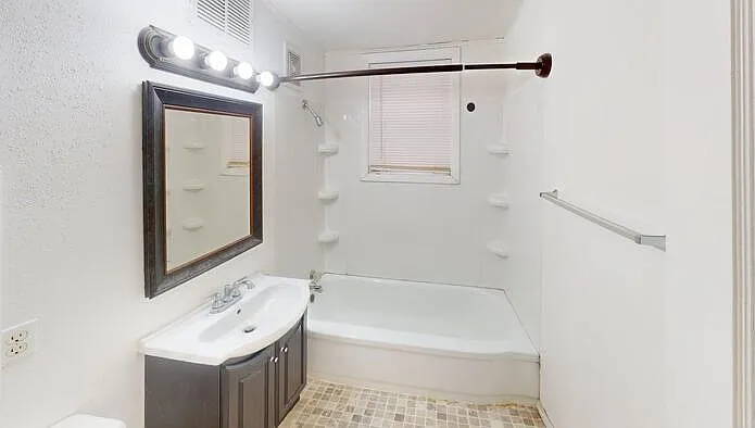 1 bed, 1.0 bath, $850 — Photo 2