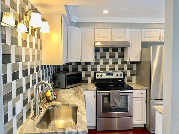 2nd image of 1228 Ashland Ave