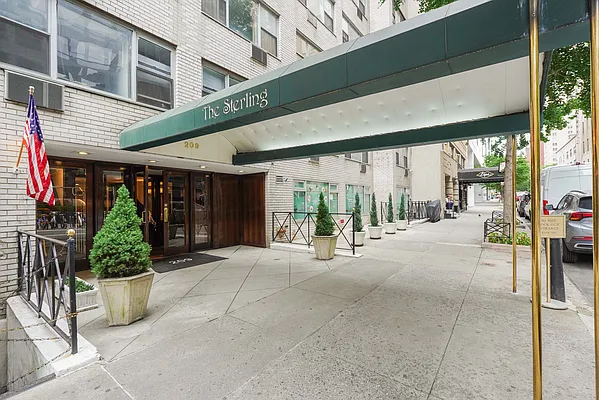 Sold by REMAX Elite | media 11