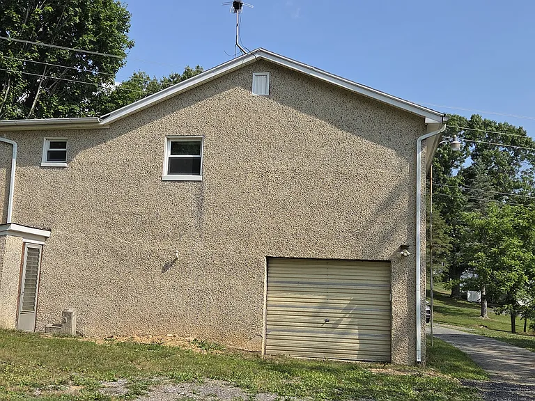 2825 Borden Grant Trl — Photo 3