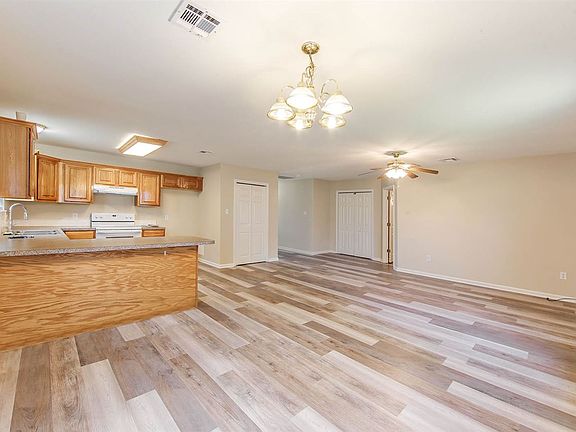 4th image of 257 Bayou Vista Dr