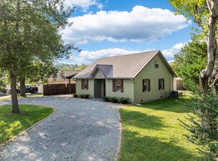 310 Two View Rd, Pigeon Forge, TN 37863