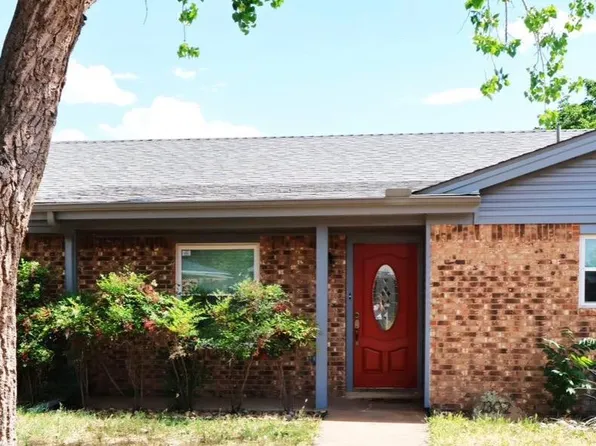 1302 9th St, Shallowater, TX 79363