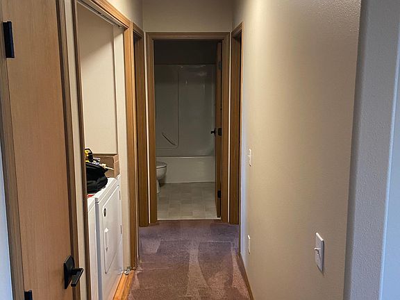5th image of 701 E Remington Dr
