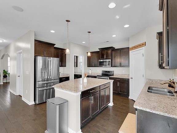 2nd image of 123 W Pyrenees Dr