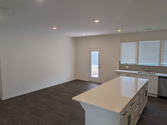 4th image of 437 Gentle Bend Cv