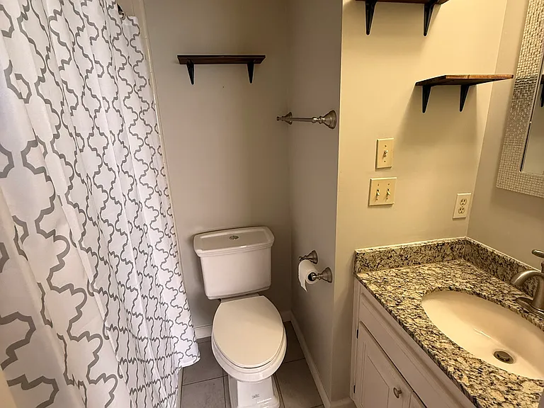 1563 Riverside Dr — Photo 8