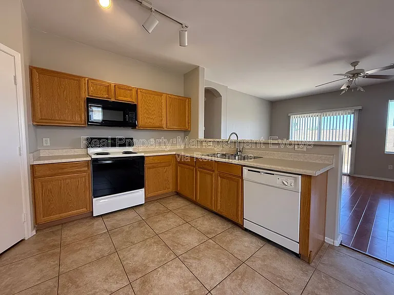 8720 E Knowles Ave — Photo 6