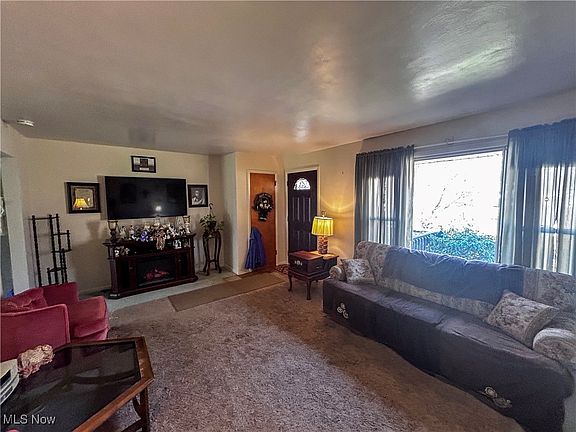 3rd image of 1720 Laurie Dr