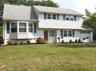 7 Lauri Ln, Middlesex, NJ 08846