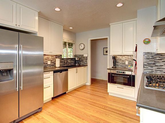 3rd image of 4988 Wayland Ave