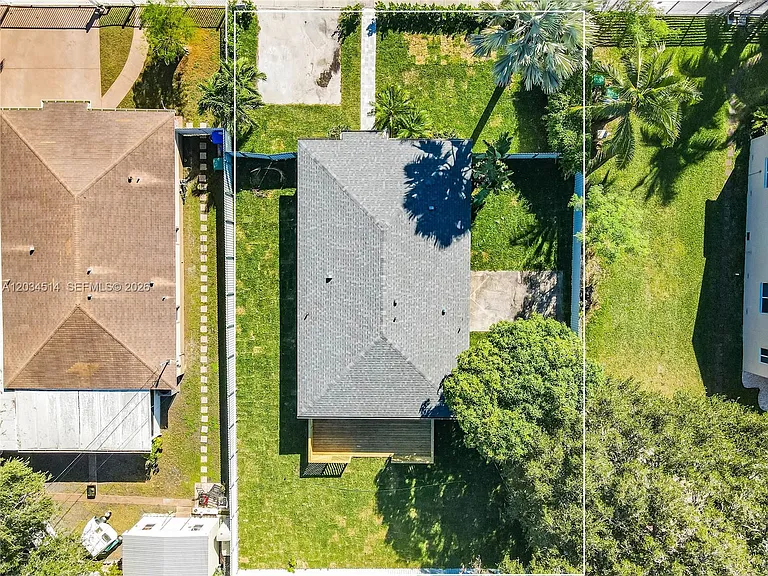 407 NW 45th St — Photo 16